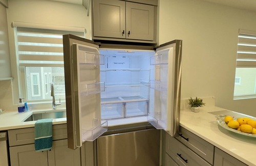 Mystic Apartment | Upscale Apartment in Mystic 7 Minute Walk to Drawbridge