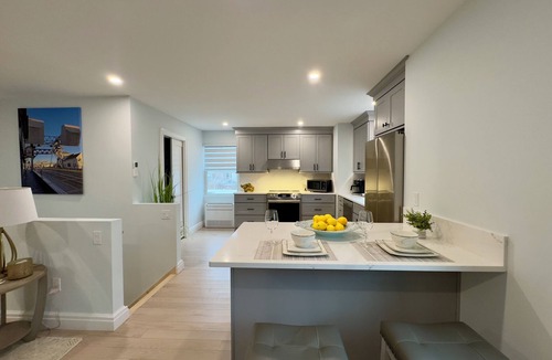 Mystic Apartment | Upscale Apartment in Mystic 7 Minute Walk to Drawbridge