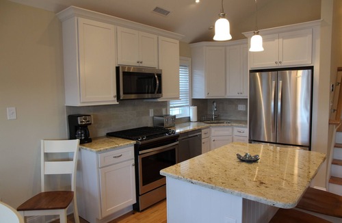 North End Condo | Upscale New 3BR 2nd Floor Condo 2 Blocks to Beach Walk to Boardwalk & Town