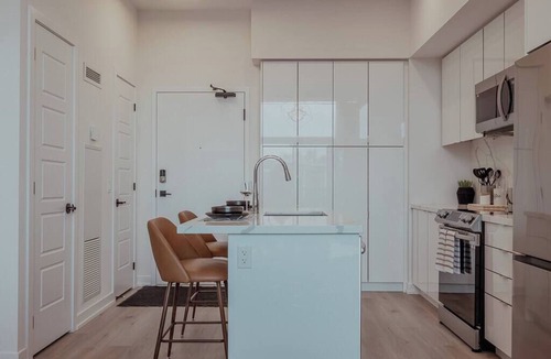 Innisfil Condo | Upscale Spa Getaway w/Private Sauna
