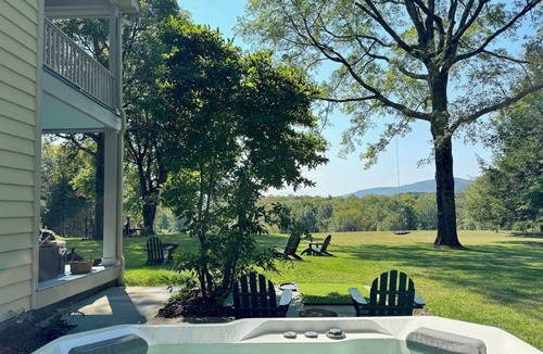 Pine Plains House | Upstate Mountain View Retreat