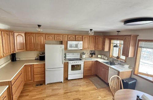 East Baldwin Villa | UPTA CAMP LIMIT 8 cabin