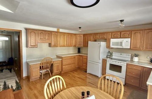 East Baldwin Villa | UPTA CAMP LIMIT 8 cabin