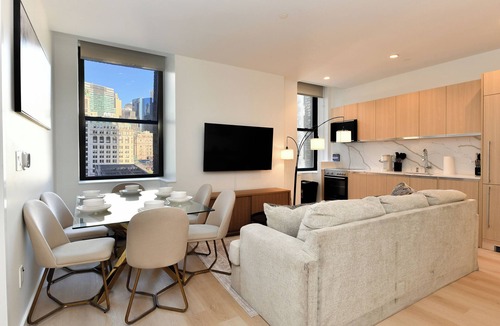 Financial District Apartment | Urban Escape : Bright 2BR/2BA in FiDi