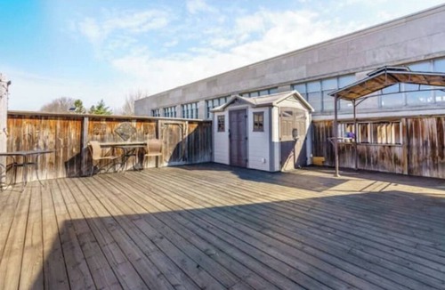 Cornwall Apartment | Urban Oasis: 4BR Rooftop Retreat With Hot Tubnn