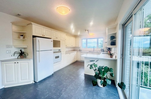 District Saint - Raymond - Vanier Apartment | 🌲Urban Tranquility - your retreat with easy access to city life minutes away.