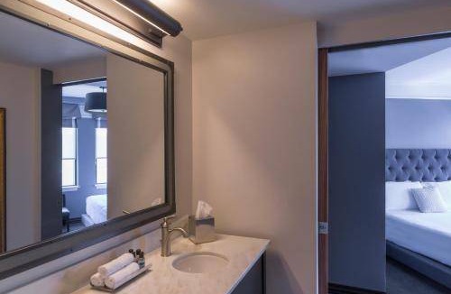 West End Hotel | The Boxer Traditional King Room