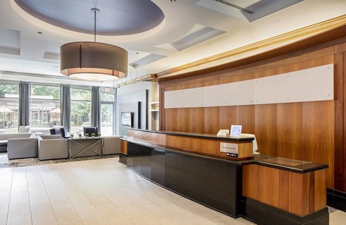 Coolidge Corner South Side Hotel | Courtyard by Marriott Boston Brookline