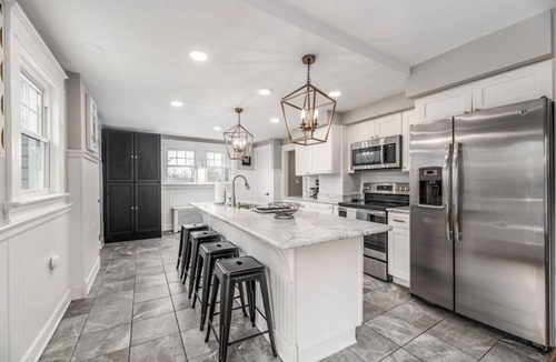 Scarborough House | UXURY 3 BD HOME | SLEEPS 8 | LARGE BACKYARD