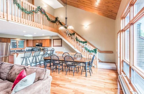 Bethlehem Villa | V3 Gorgeous Ski-in Mountain View Townhouse With Amazing Views in Bretton Woods