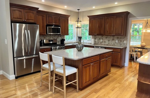 Mountain Top House | Vacation/Executive rental . Charming 3-bedroom furnished house in Mountain Top