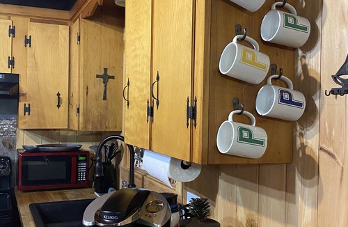 Freedom House | Vacation home near golf, skiing, shopping, & Private Beach Club at Lake Ossipee