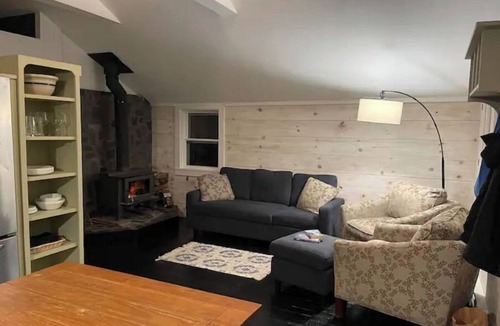 Londonderry Cottage | Vermont Country Cottage (Near Village)