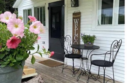 Londonderry Cottage | Vermont Country Cottage (Near Village)