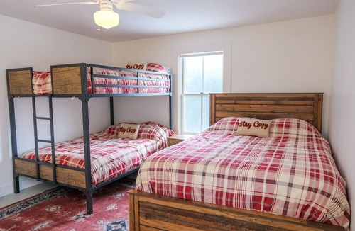 Ludlow House | Vermont Luxury Farmouse-Close to Okemo and Killington, Hot Tub & Custom Sauna