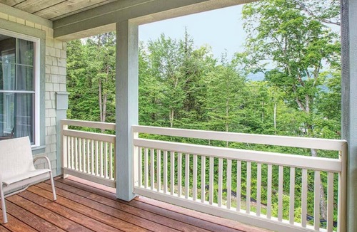 Fletcher House | Vermont Mountain Escape Near Skiing with Spacious 2BR Deluxe Retreat