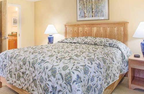 Fletcher Resort | Vermont Mountain Escape Near Skiing with Spacious 2BR Deluxe Retreat