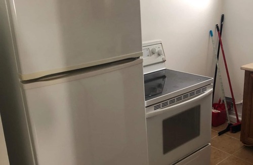 Cote-Saint-Luc Apartment | Very large and bright and clean semi basement 2 rooms apartment in Cote St-Luc