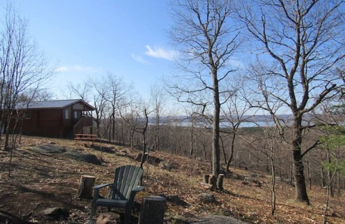 Golden Lake Cabin | VERY PRIVATE, Escarpment Cabin, No Neighbours, Pet Friendly - Sarah Lesley Cabin