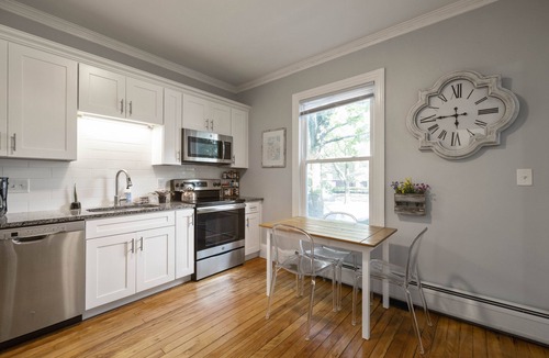 Portland Apartment | Vibrant and stylish pet-friendly 2 BR apt w/king bed, downtown w/parking!