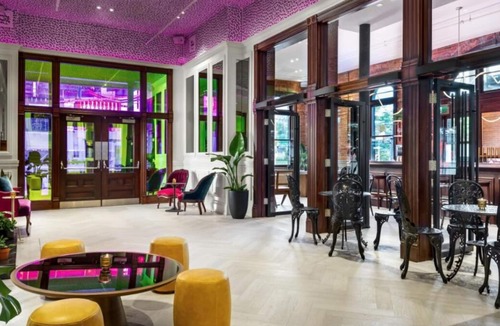Beaconsfield Village House | Vibrant Neighborhood! Walk to Shops, Restaurants and Trinity Bellwoods Park