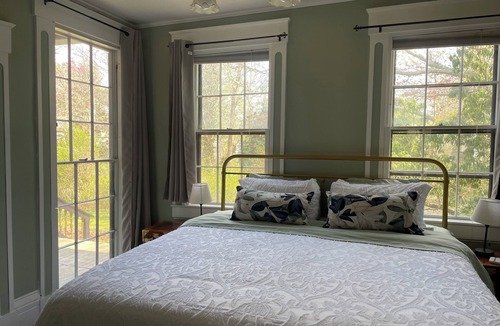 Barnstable Bed & Breakfast | Victorian by the Sea - Marble Suite at Beechwood Manor