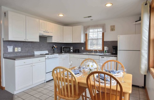North Truro House | Views of the Bay Access to Private Beach!