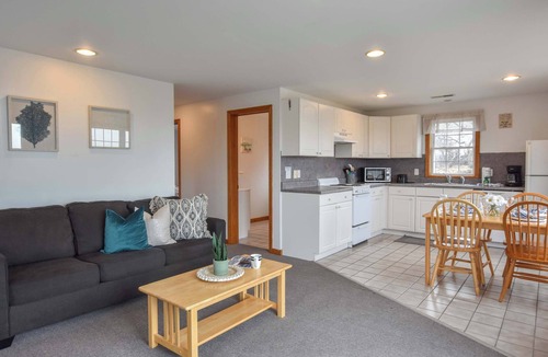 North Truro House | Views of the Bay Access to Private Beach!
