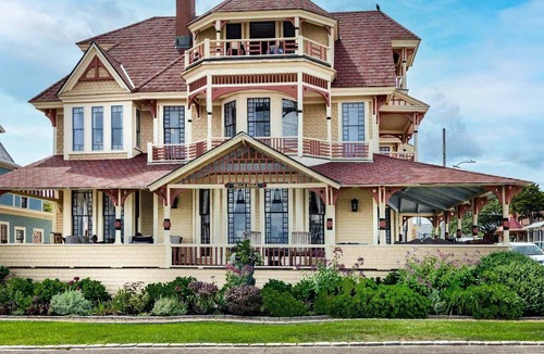 Oak Bluffs Villa | Villa Rosa: Grand Seaside Victorian With Sweeping Water Views