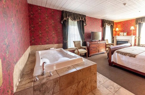 Geneseo Bed & Breakfast | Village View Room - Big Tree Inn