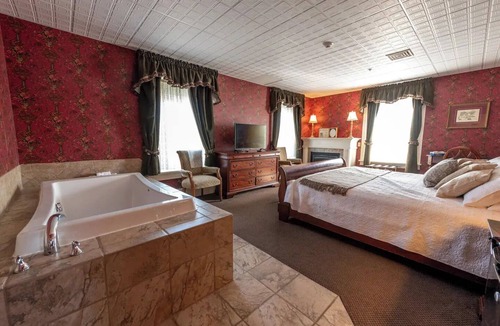 Geneseo Bed & Breakfast | Village View Room - Big Tree Inn