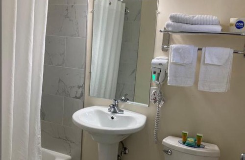 Williamstown Hotel | Villager Motel
