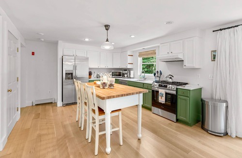 Tisbury House | Vineyard Haven Family Beach, Fire Pit & Garden View