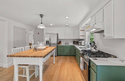 Tisbury House | Vineyard Haven Family Beach, Fire Pit & Garden View