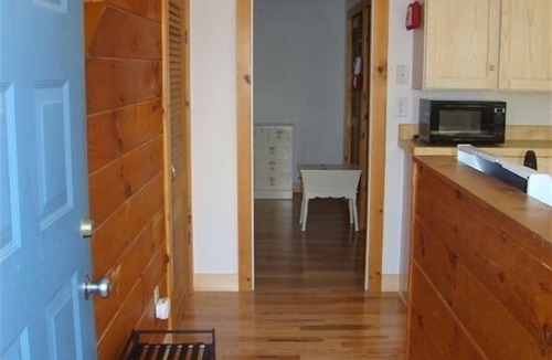Tisbury House | Vineyard Haven Guest House - Sleeps 4, A/C, Walk to Town