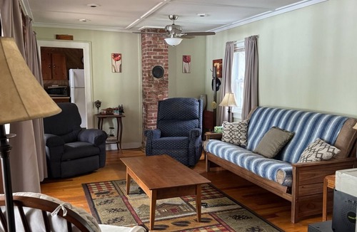Livermore Cottage | Vintage Rustic Cottage on Brettun’s Pond, boat accessible, PET FRIENDLY!