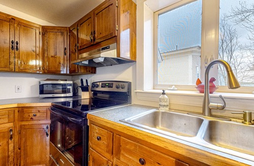 Reading House | Vintage two-story home in the heart of town with a washer/dryer, full kitchen