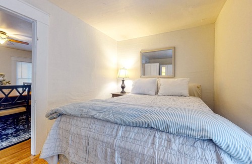 Reading House | Vintage two-story home in the heart of town with a washer/dryer, full kitchen
