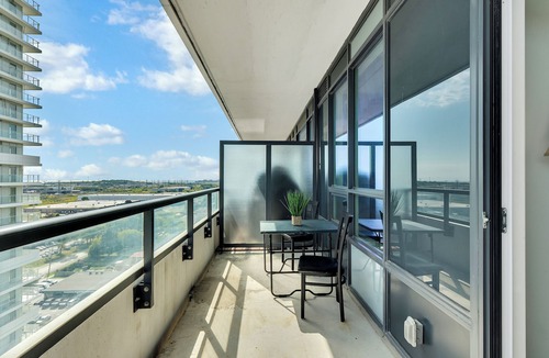 Pickering Apartment | VRBO - Huge King Bed, Beautiful City&lake Views, Private Balcony & Parking