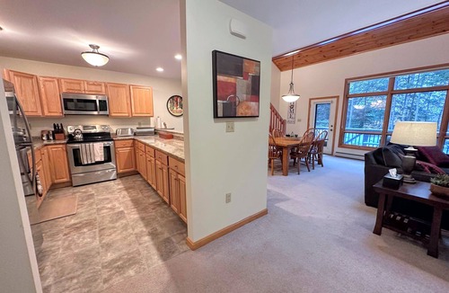 Carroll Condo | W74 cozy spacious 2-bedroom Bretton Woods home close to Mt Washington Hotel