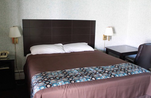 Lenox Hotel | Wagon Wheel Inn