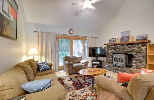 Waitsfield House | Waitsfield Condo w/Pool & On-Site Trail Access!