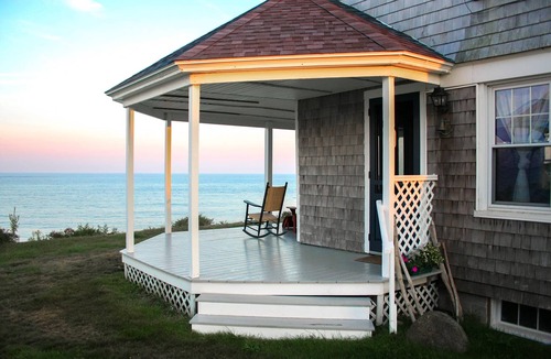 Mid-Coast and Islands Cottage | Wake to Sunrise on the Ocean