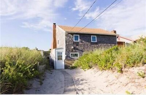 East Sandwich Cottage | Wake up on the Beach! Classic Cape Cod Waterfront Cottage