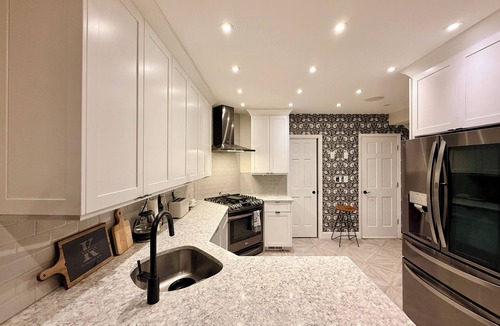 Poughkeepsie House | Wake-up to Hudson River Sunrises- Historic Riverfront Retreat.