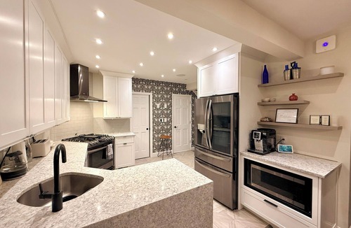 Poughkeepsie House | Wake-up to Hudson River Sunrises- Historic Riverfront Retreat.