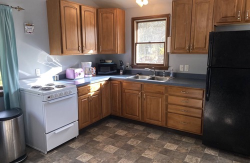 Kenyon Apartment | Wakefield one bedroom apartment- 5 minutes to the beach!