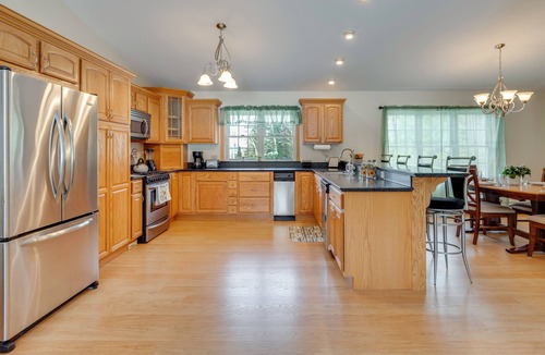 Walden House | Walden Guest House on a Farm w/Mountain View