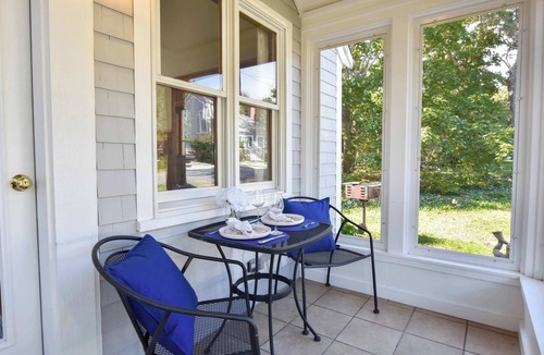 South Wellfleet Cottage | Walk 1/10 Mile to Lecount Hollow Beach!