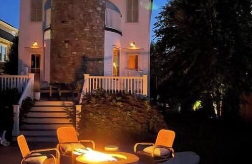 Fairfield House | Walk to Beach! 4 Bedroom, 4.5 bath. AUGUST ONLY!
